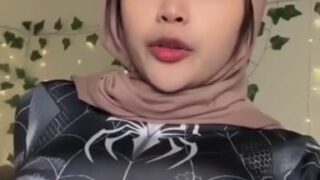 Viral Hijab 2025 Menonjol Indah di Balik Custom Spyderwoman Top Video New
