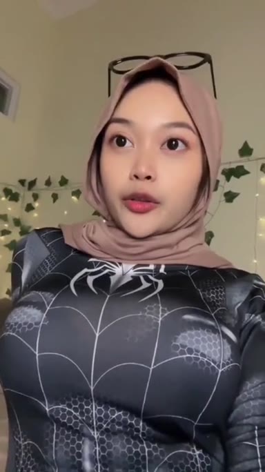 Viral Hijab 2025 Menonjol Indah di Balik Custom Spyderwoman Top Video New
