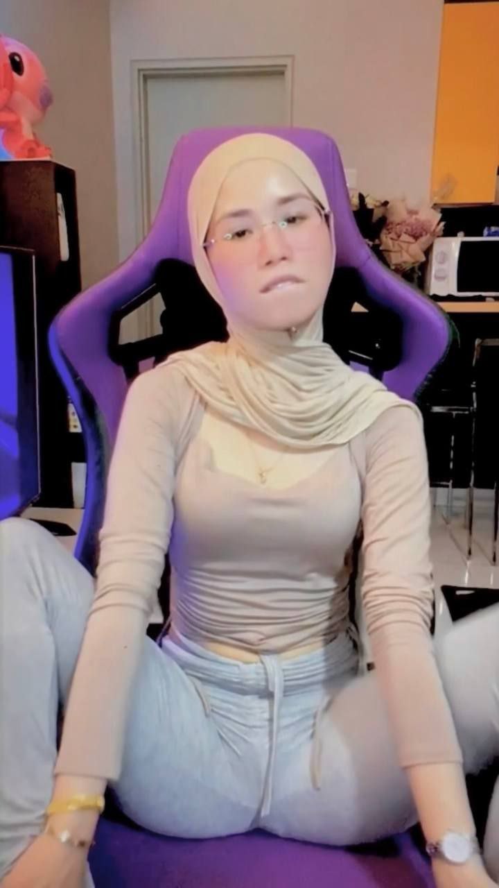 Tante Viral Jilbab Buat Konten Prank ODGJ Top Trend 2025