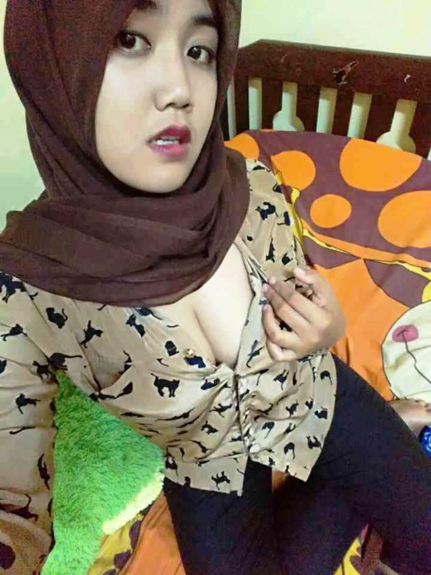ABG Viral !!!Cewek Hijab Hanya Memakai Bra Top Global 2026